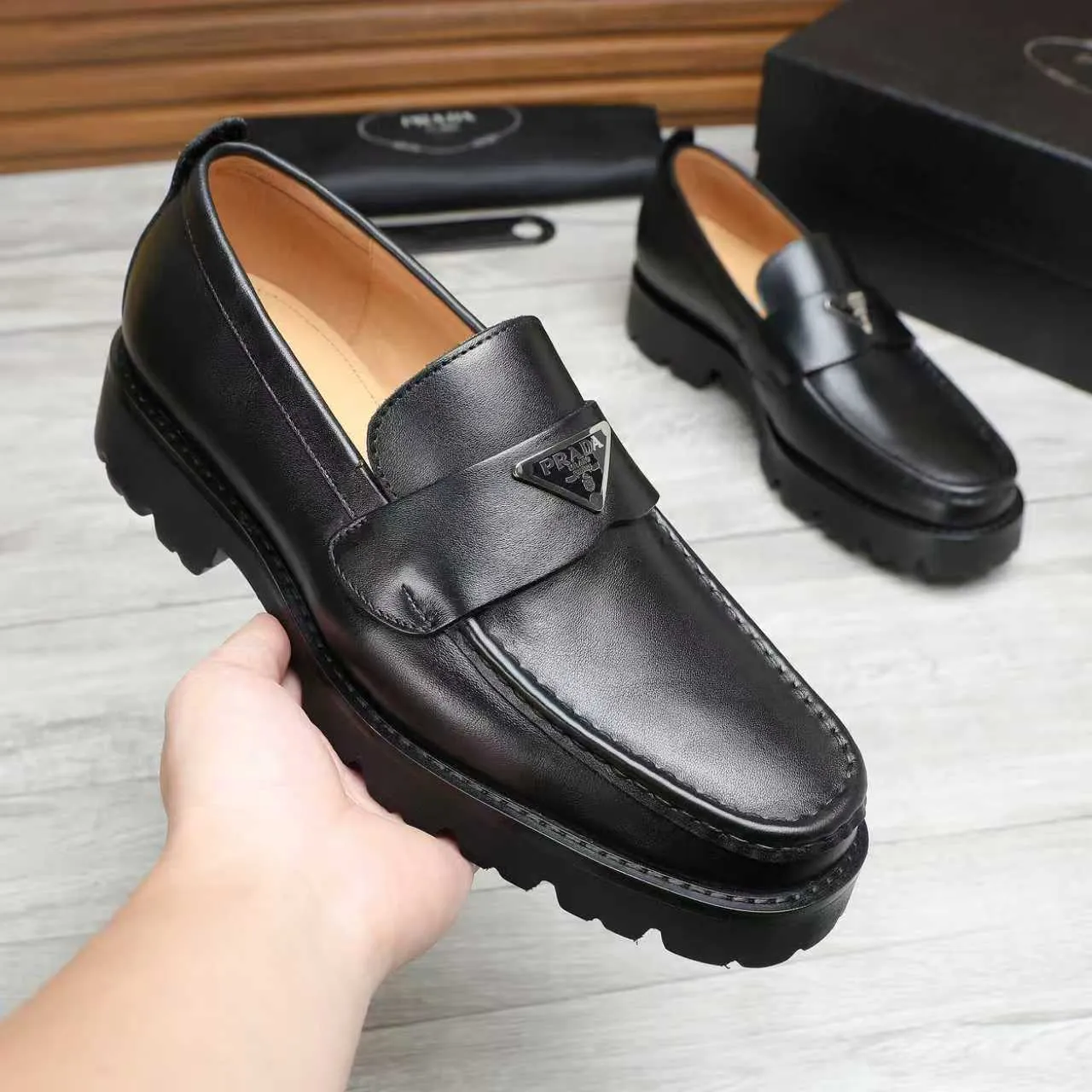 Men's shoes 💰540 💰💰🎩🎩【Prada】Counter 1:1⬆️original reproduction, absolute quality🆗original outsole, high-quality imported rubber, wear-resistant and non-slip, never degummed, upper material: imported first-layer cowhide➕anti-slip foam outsole, official website material, inner material: water-dyed leather lining, 6 colors available! Code number 38-45